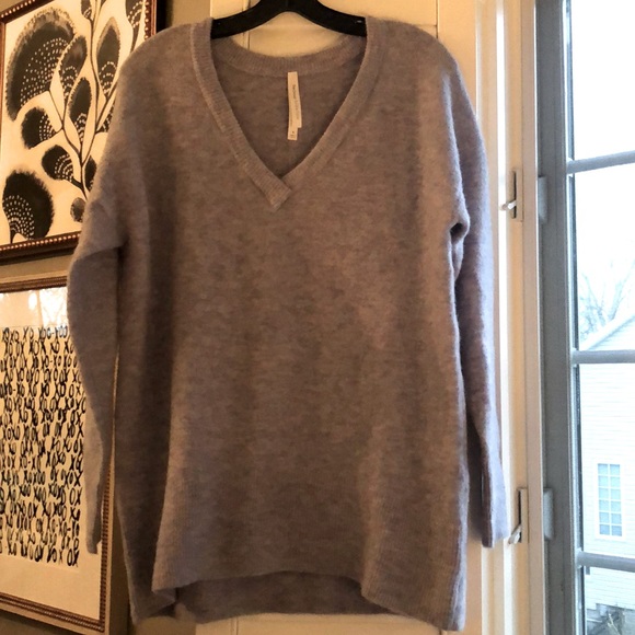 Babaton Sweaters - Small Babaton by Aritizia sweater.
